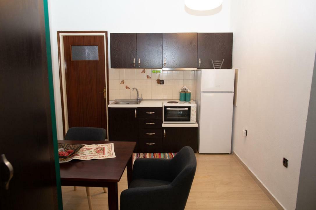 Cosy Downtown Studio - Suite Komotini Exteriör bild